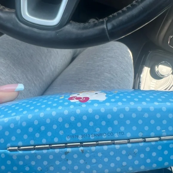 Hello Kitty Vintage Glasses Case - Picture 3 of 3